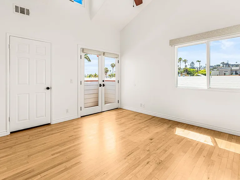 4866 Santa Cruz Ave — Photo 17