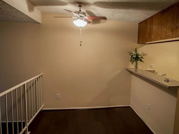 4th image of 20431 Saticoy St APT 205