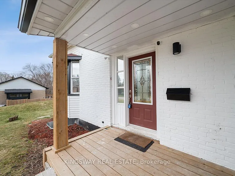 1144 Fisher Ave #UPPER — Photo 8