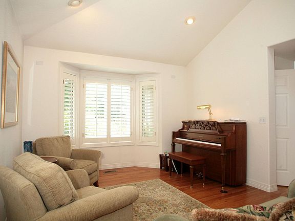 4th image of 140 Krameria St