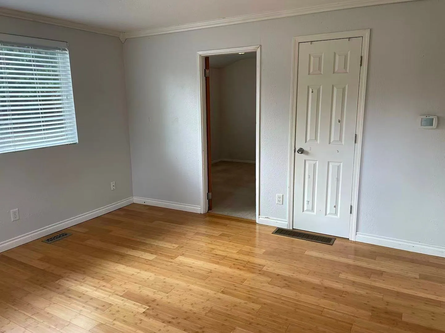 Nice 2-bed, 1-bath house + mother-in-law studio for rent! — Photo 4