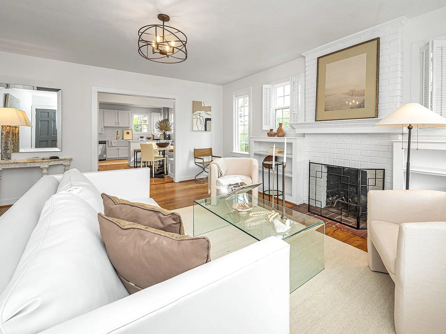 3 bed, 2.0 bath, 1800 sqft, $3,950 — Photo 2