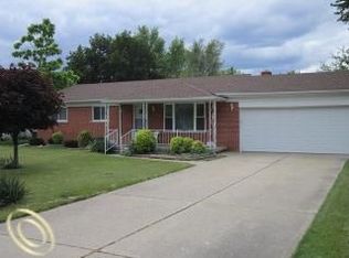 48135 Bluebird Dr, Shelby Township, MI 48317