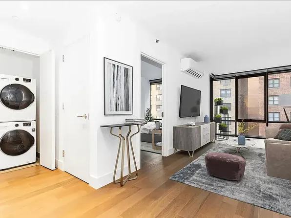 227 Lexington Avenue image 1 of 7