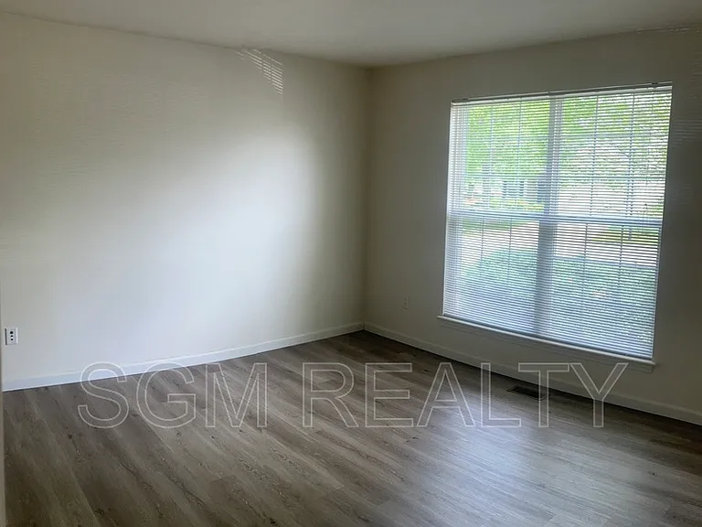 1711 Ambrose Terrace Dr — Photo 2