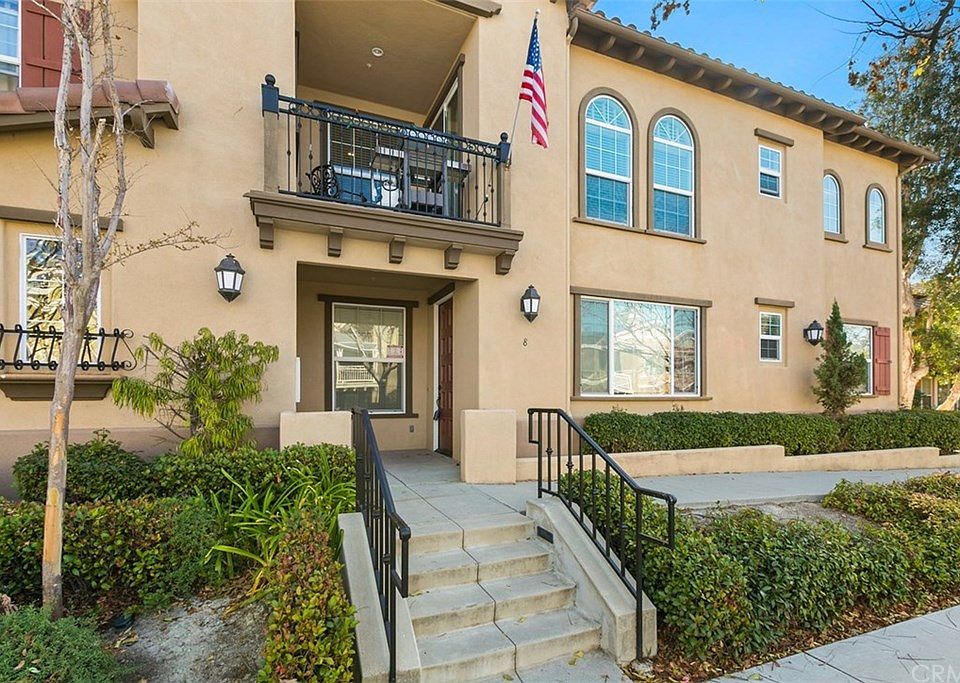 1st image of 8 Vinca Ct