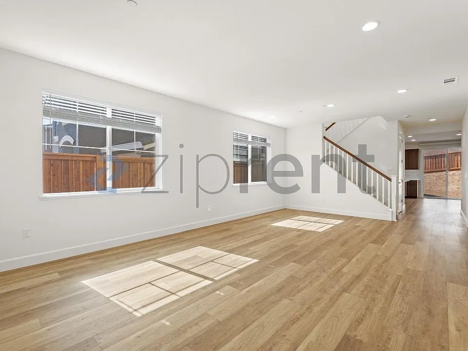 477 Trillium Ct