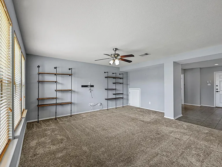 214 Briarwood Dr — Photo 10