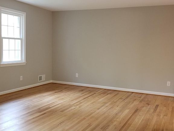 3rd image of 4420 Stark Pl