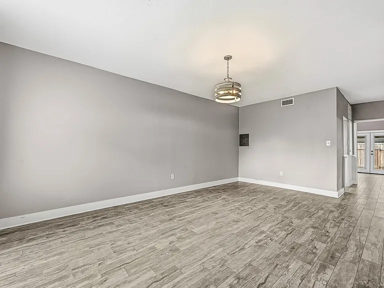 830 Threadneedle St #240 — Photo 6