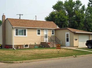 307 5th Ave SE, Rugby, ND 58368
