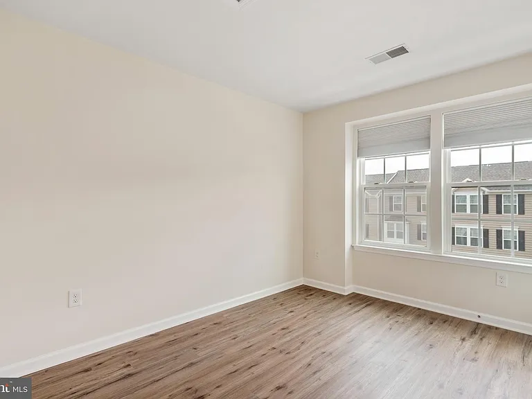 201 Susan Cir — Photo 10