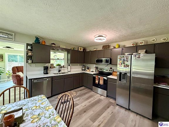4th image of 3801 Deer Haven Dr