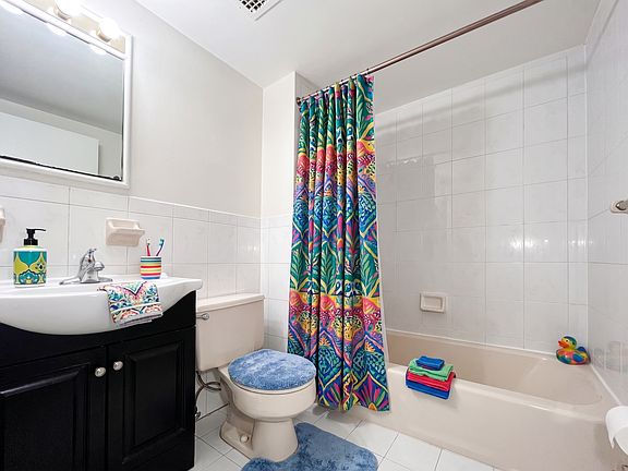 5th image of 385 Graham Ave APT 2F