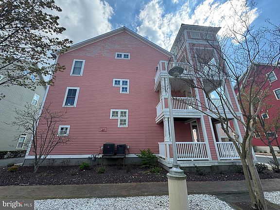 3rd image of 8 Shore Point Dr
