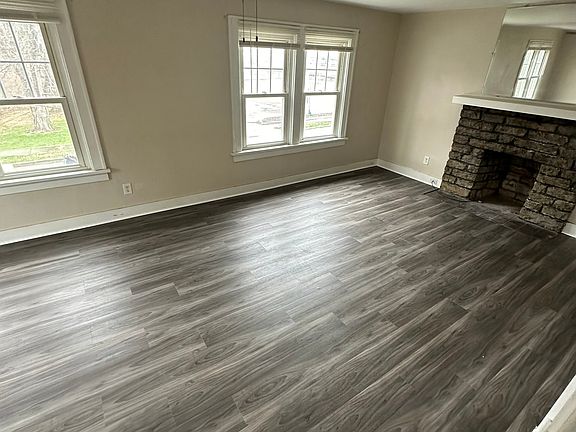 3rd image of 140 S Elm St #2