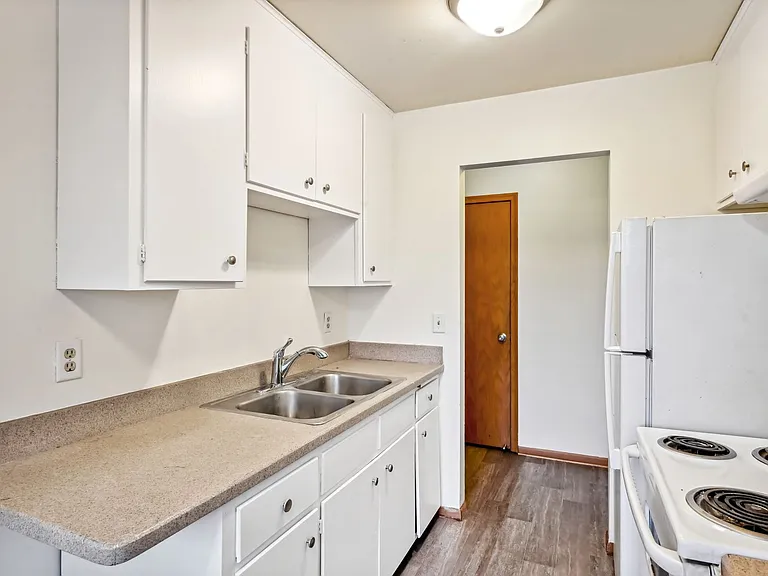 Unity View Apartments - 476 75th Ave NE — Photo 8