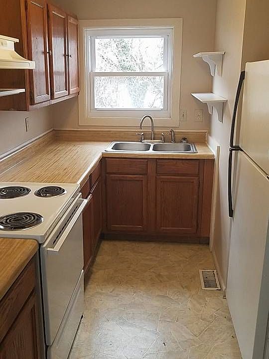 1st image of 228 Hawthorne Ave APT B