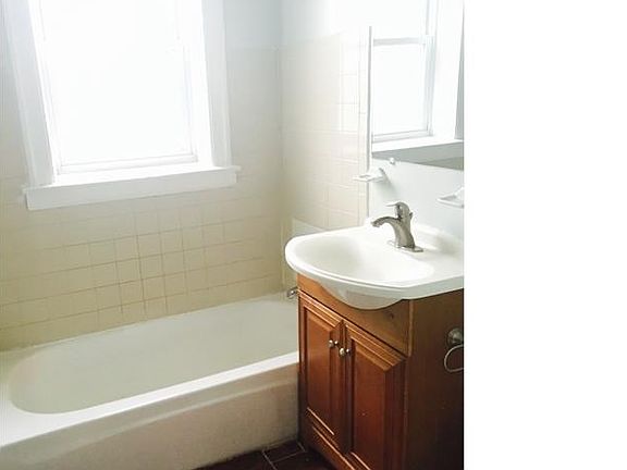 4th image of 2541 E 82nd St #3