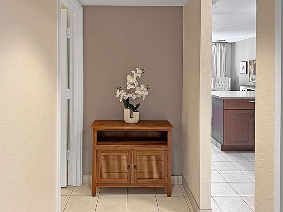 4th image of 75-5865 Walua Rd APT B210