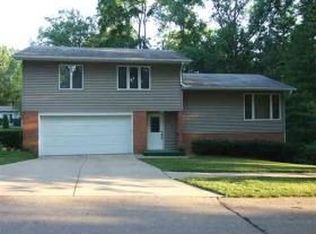 220 28th Ave, Moline, IL 61265