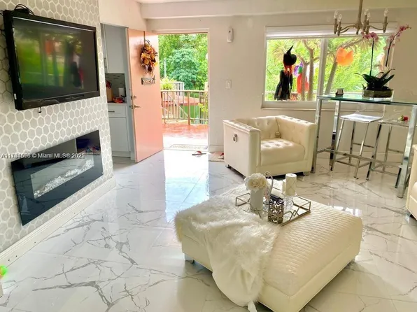7105 W 13th Ave APT 101, Hialeah, FL 33014