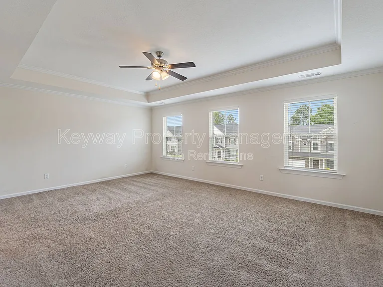 585 Hampton Dr — Photo 16