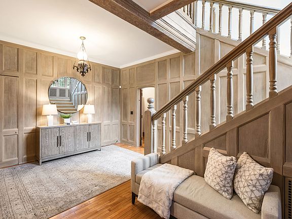 4th image of 1650 Green Bay Rd