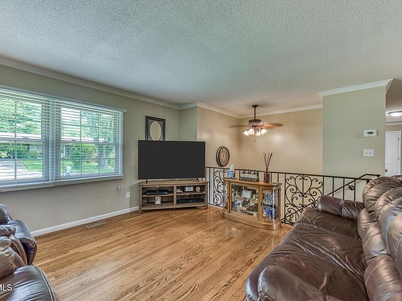5th image of 6 Bridgewood Ct