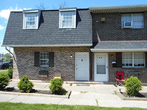 867 N Ulster St #A Photo 1