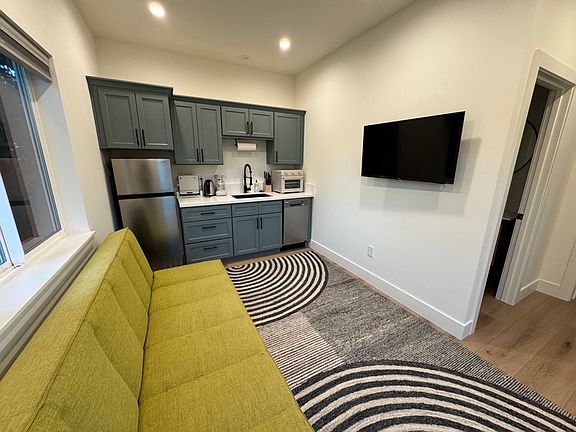 4th image of 456 Manzanita Dr