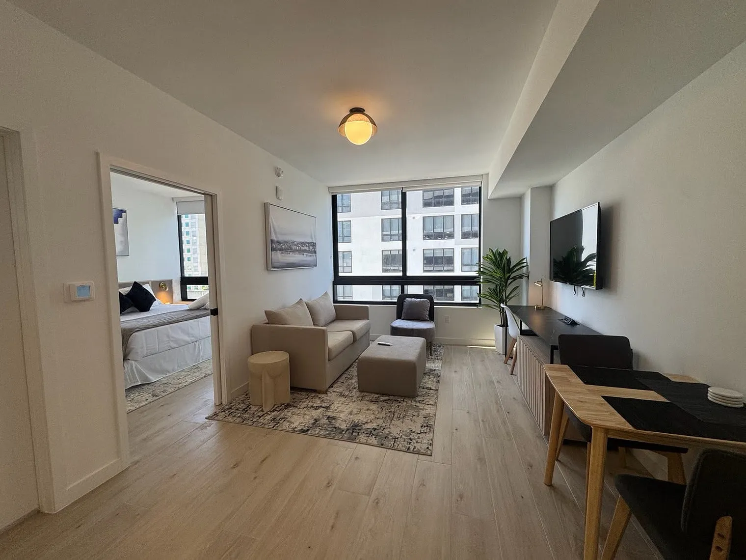 1 bed, 1.0 bath, 613 sqft, $3,139 — Photo 3