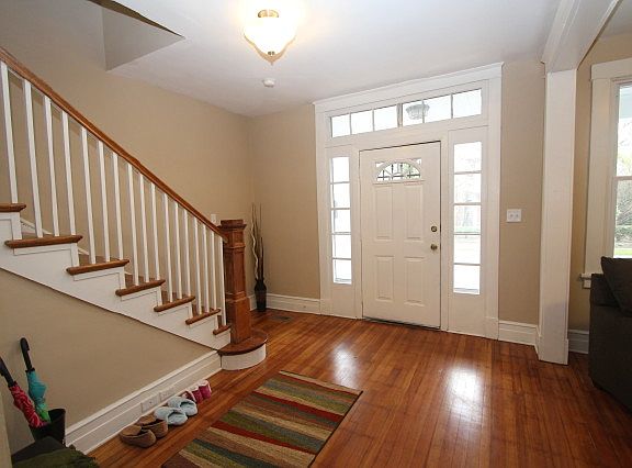 Gorgeous refinished harwood.