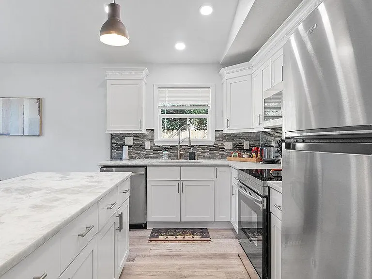 2815 W Lloyd St — Photo 15