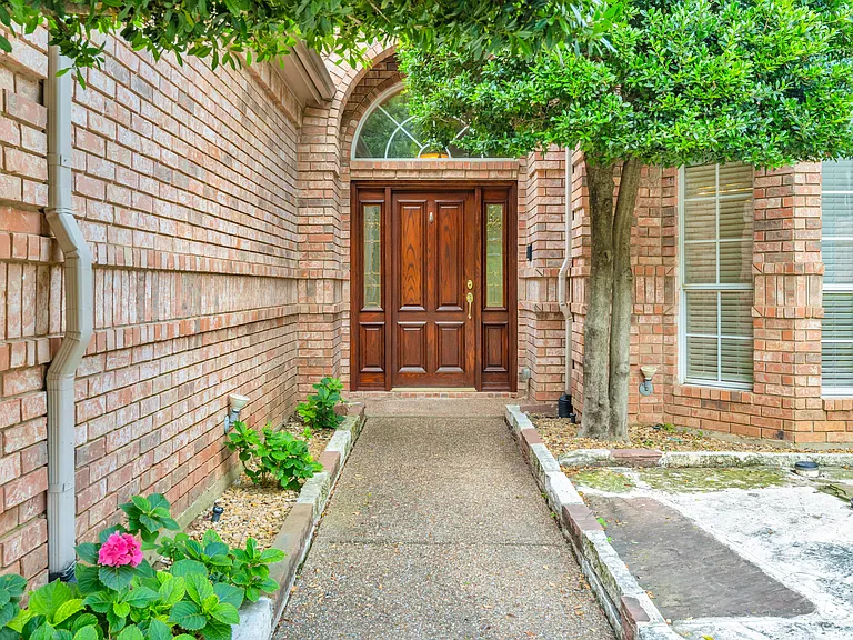 360 Highland Oaks Cir — Photo 4