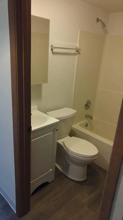 1 bed, 425 sqft, $925 — Photo 2