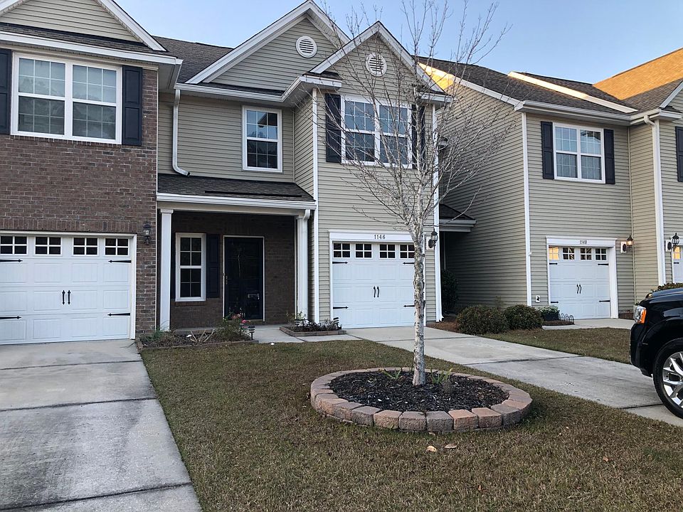 Yes, this unit has a garage and lawn maintenance!