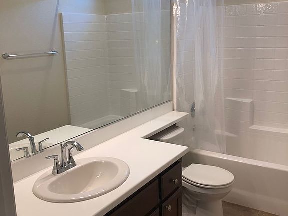 5th image of 2735 Hacienda Dr