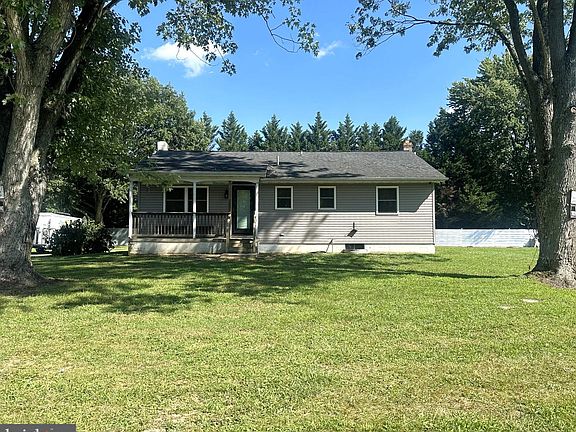 4th image of 240 Round Top Rd