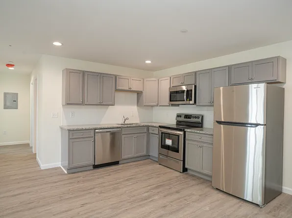 984 Sharon St #104, New Bedford, MA 02745