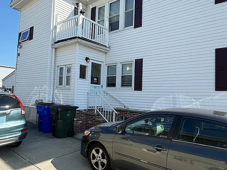 180 Bush St #2 — Photo 1