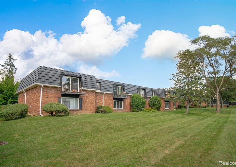 1874 Colonial Village Way 1, Waterford, MI 48328 Zillow