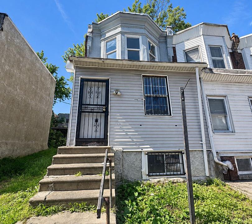 1st image of 1946 S Salford St