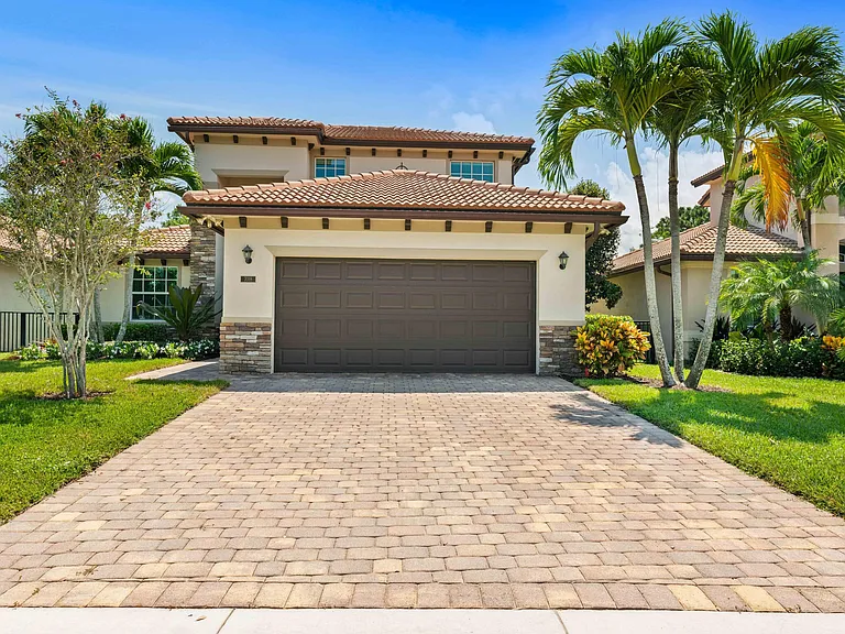 7018 Limestone Cay Rd — Photo 3