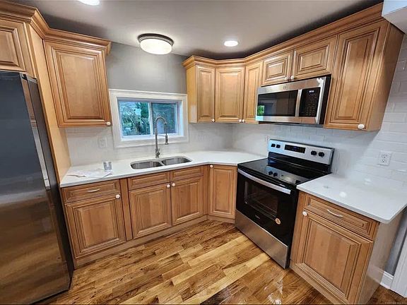 2nd image of 138 Lafayette St #2