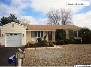 29 Lagoon Dr E, Toms River, NJ