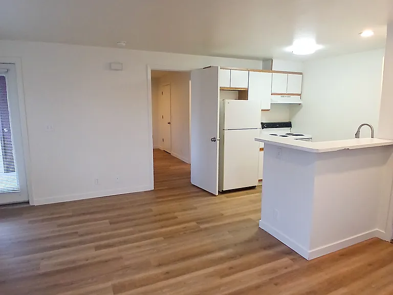 Parkhill Apartments — Photo 11