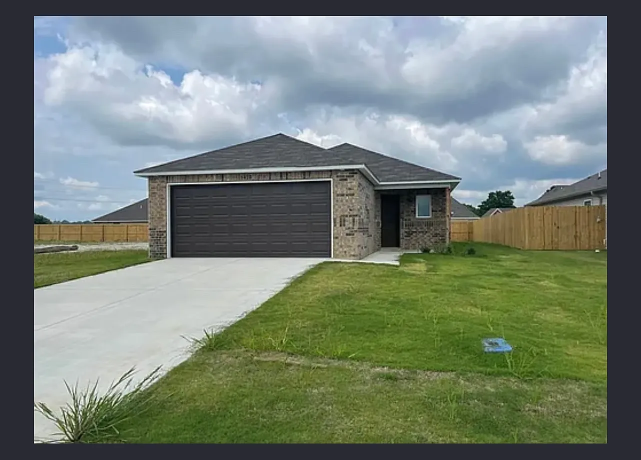 4 bed, 1450 sqft, $1,800 — Photo 1