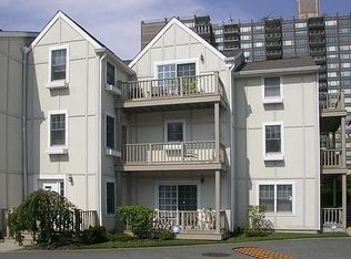 16715 Powells Cove Blvd, Beechhurst, NY 11357