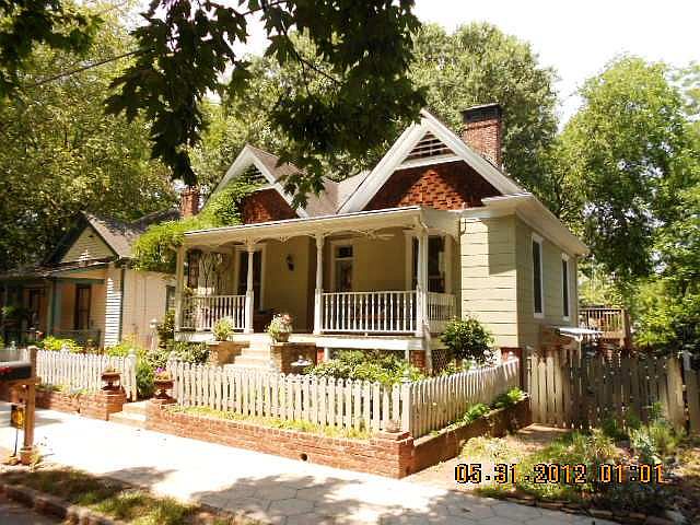 "Twin peaks", expanded and completely renovated bungalow, much larger than it looks